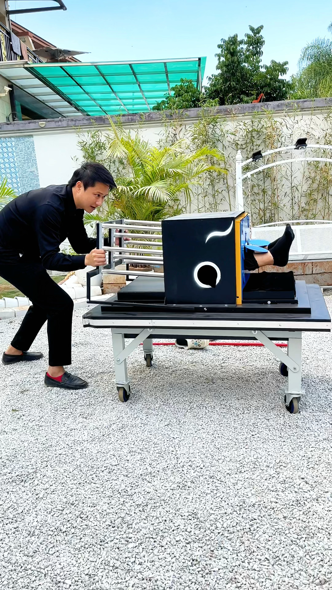 大型人体压缩魔术,太给力了