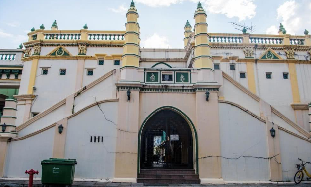 奇特的新加坡清真寺,进殿必须脱鞋,非回教徒拒绝参观