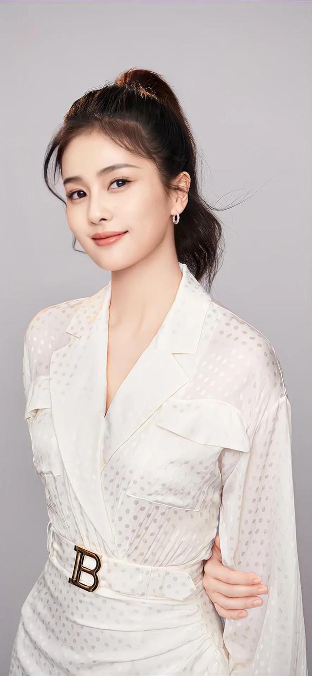 百变女神-白露来了