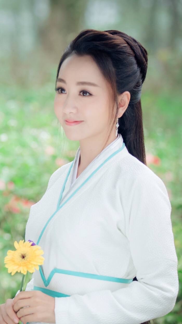 杨蓉:端庄秀丽,妩媚多姿