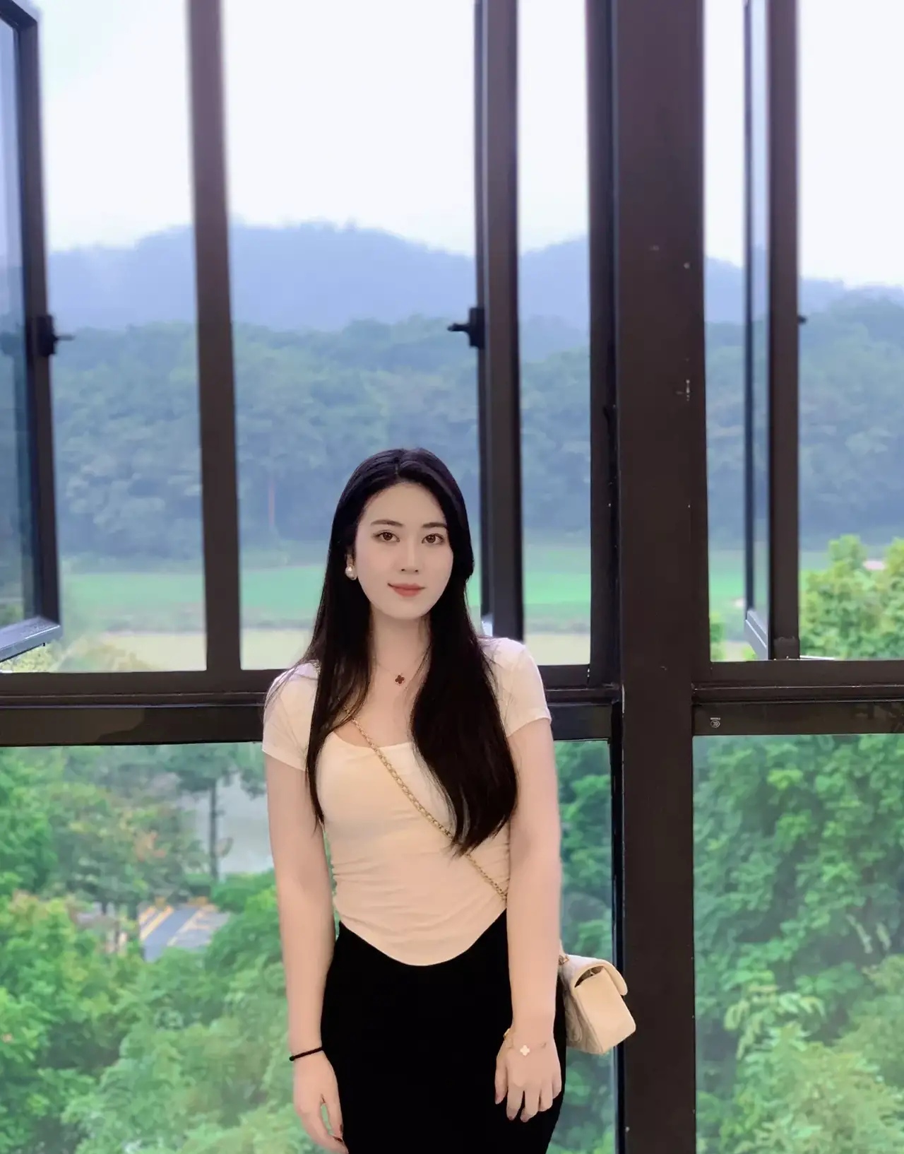 李晓晴是一位有才华的摄影师,在他的镜头下,人们的美丽变得动人