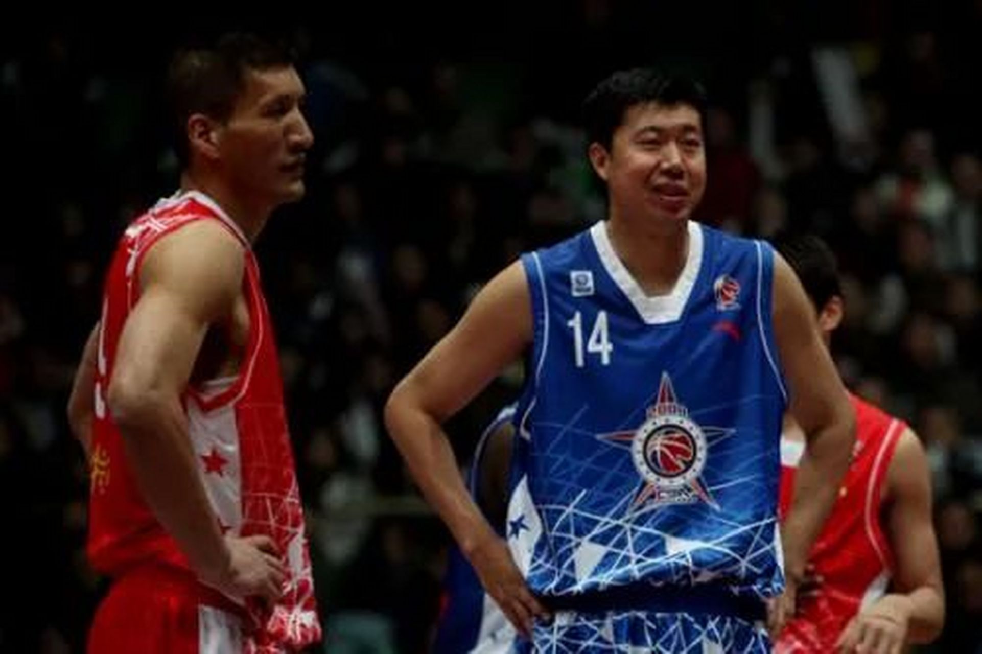 当年的cba全明星赛,王治郅和巴特尔,这才是真正的全明星赛,在国内厉害