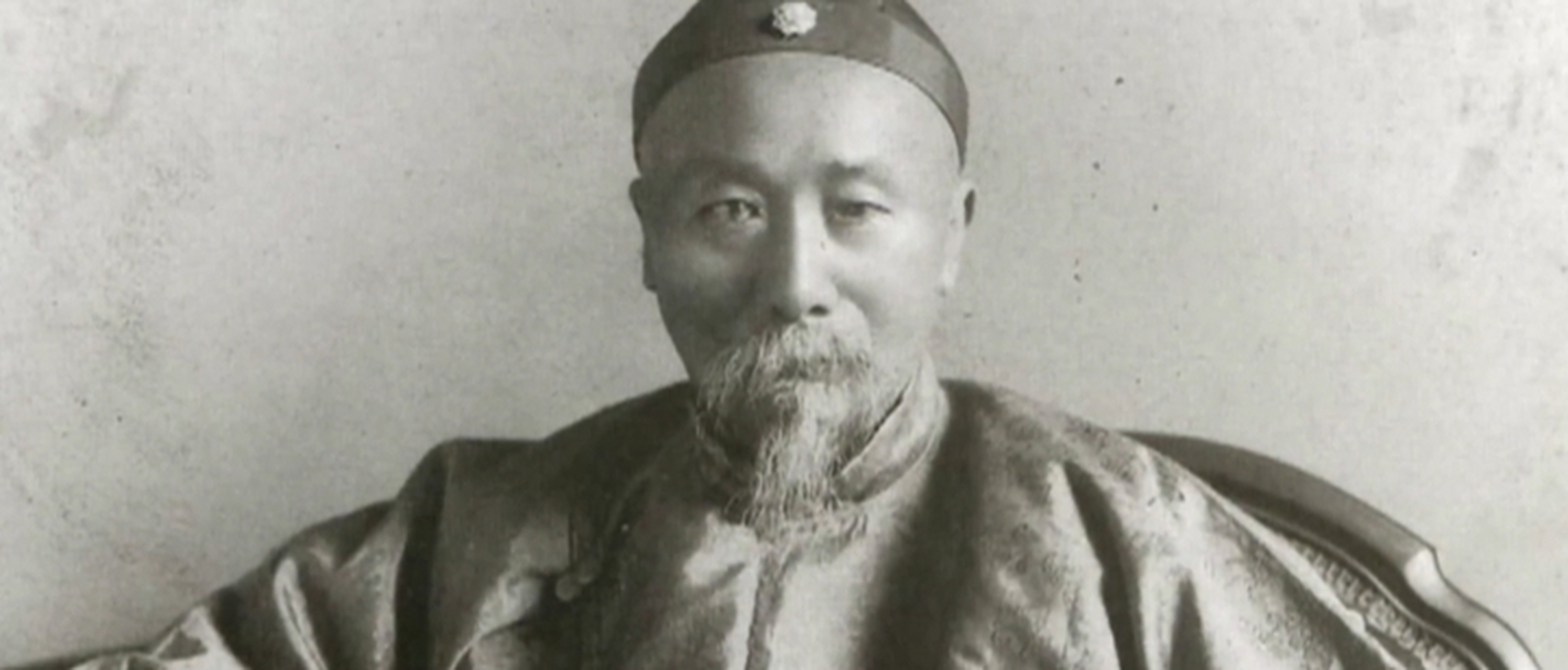作为一位开明的政治家和改革者,李鸿章非常重视学习和了解西方的知识