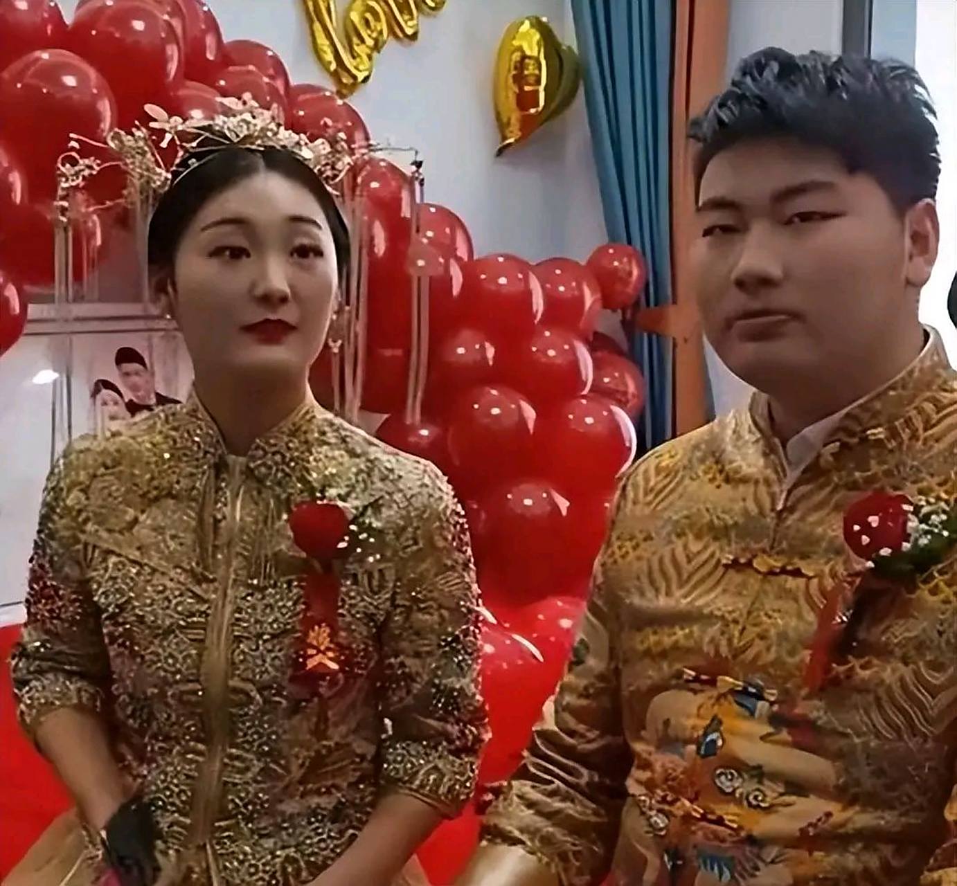 据报道,朱小伟和陈亚男在结婚后不久就开始了矛盾和争吵,最终导致了