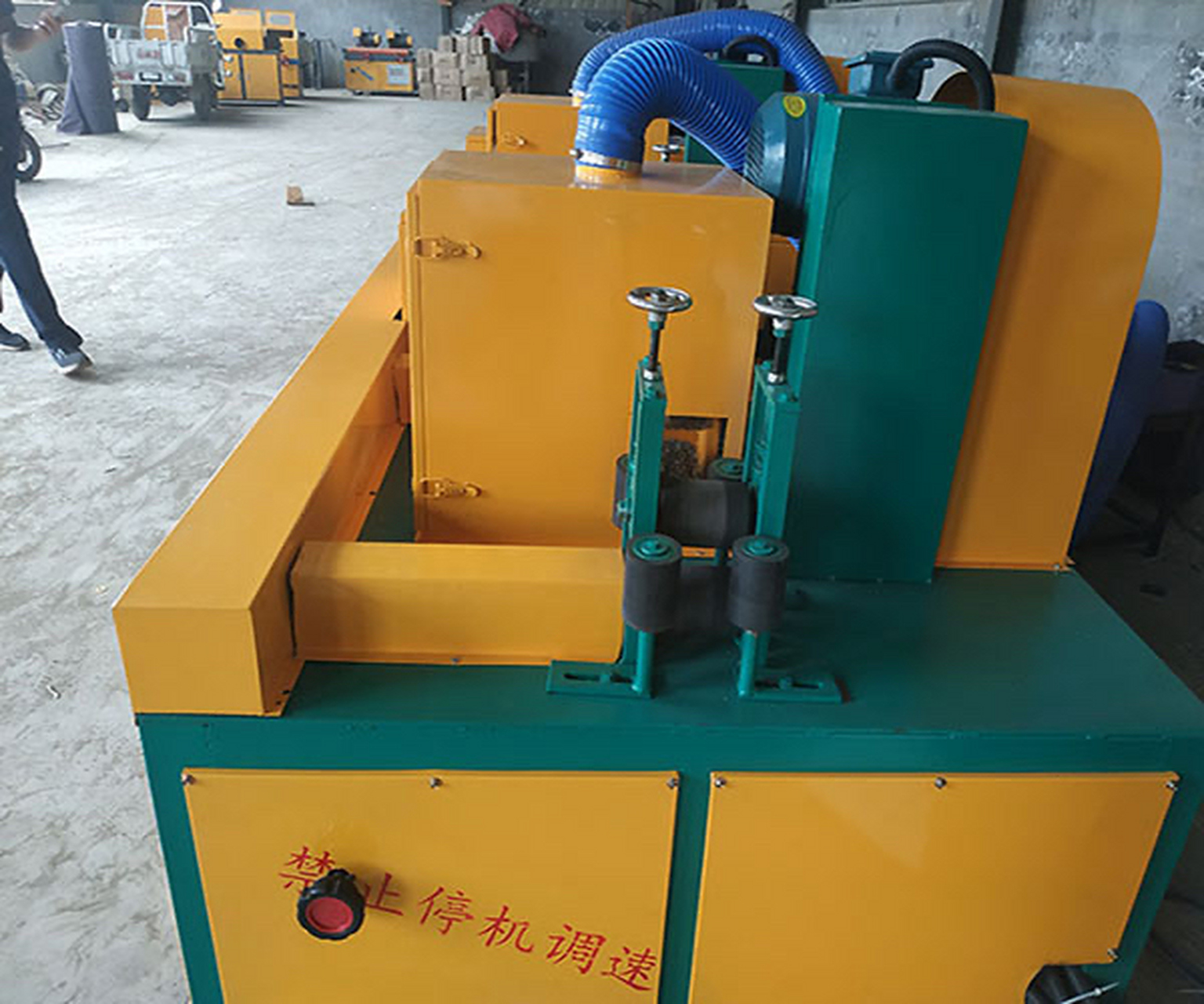 全自动方管抛光机方管四面抛光机设备方管除锈机建筑矩形管扁钢除锈机