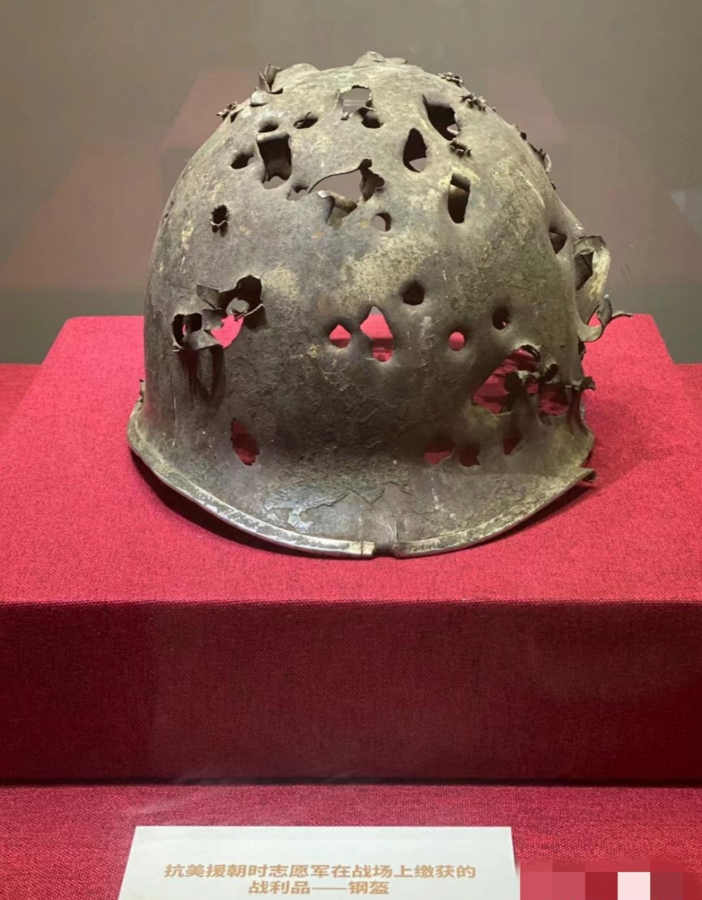 抗美援朝时志愿军收来的"钢盔",可以想象一下,钢盔下面是什么样子