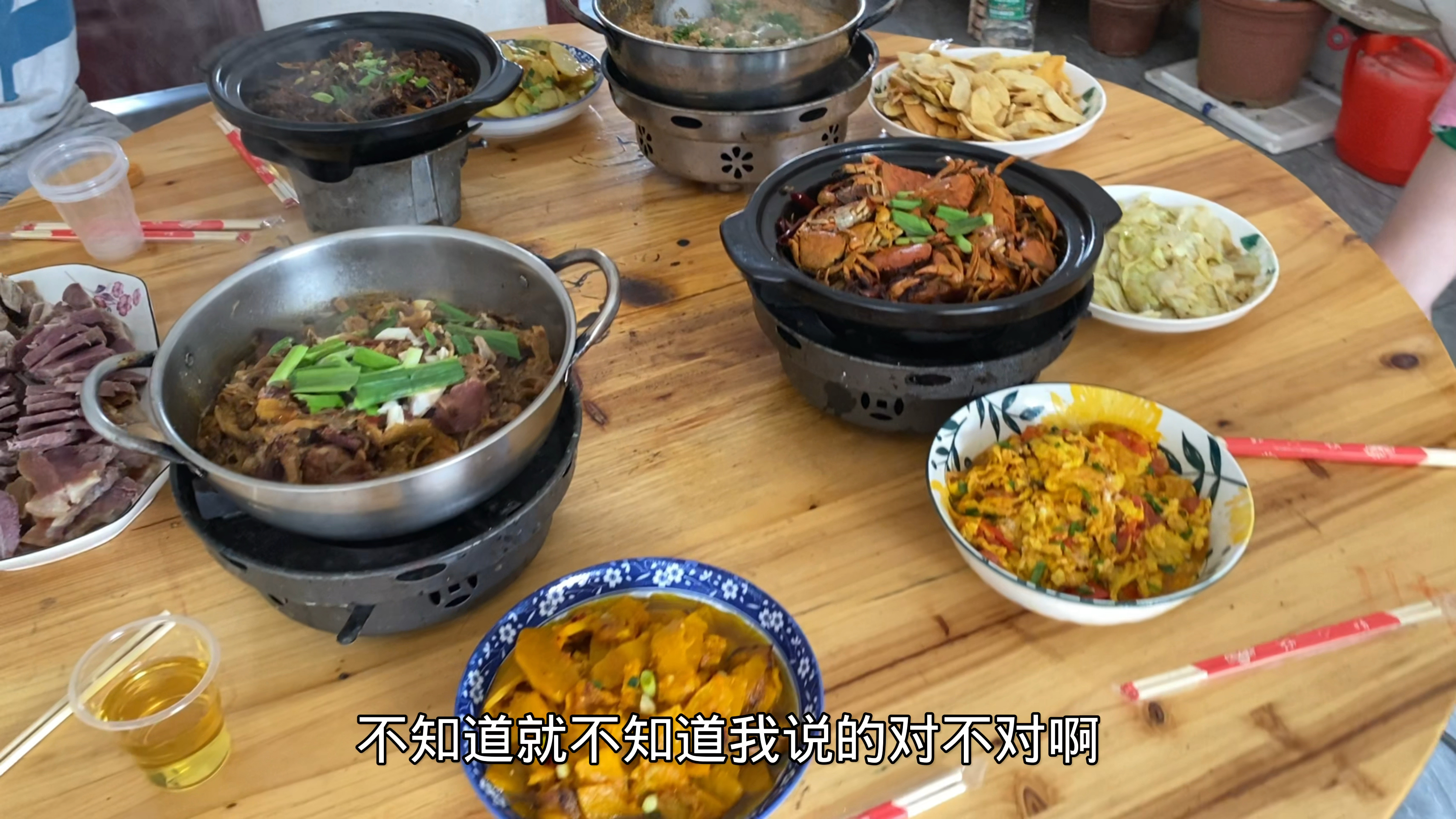 在湖南去伙计家吃饭,这一桌菜少说也得500吧,今天有口福了