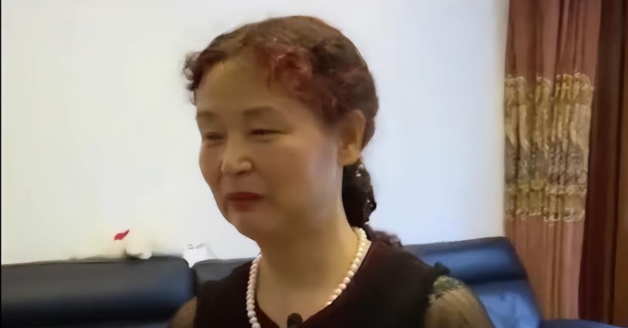 48岁老奶奶再婚67岁老伯,两个月后离婚,老奶奶说:"很有压力"