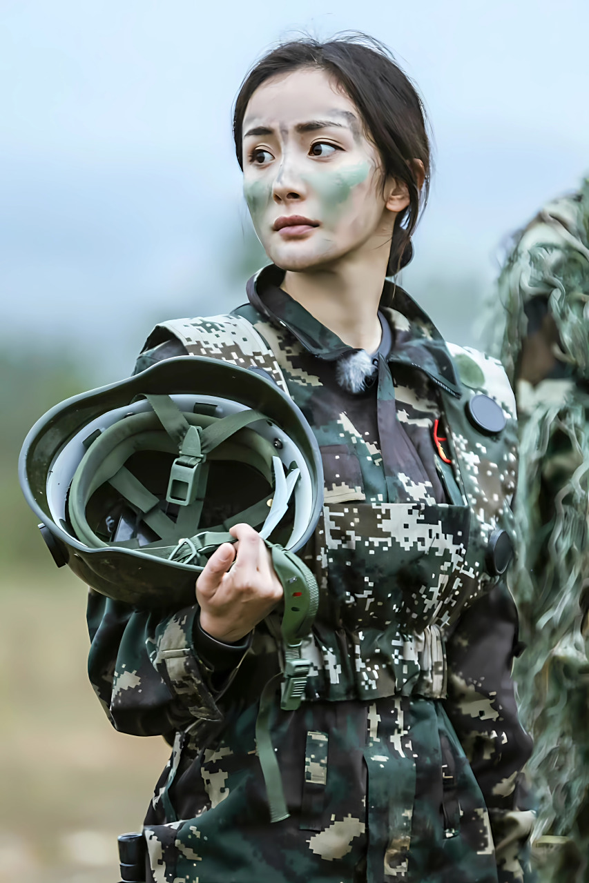 2017年真正男子汉时期的杨幂,素颜也这么能打.