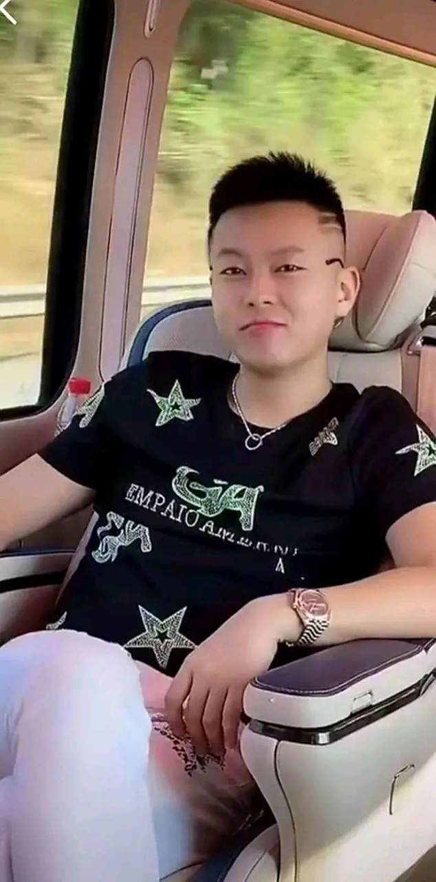 安徽抖音网红胜仔,真实名字叫汪德剩,年龄三十岁,之前没有红之前结过