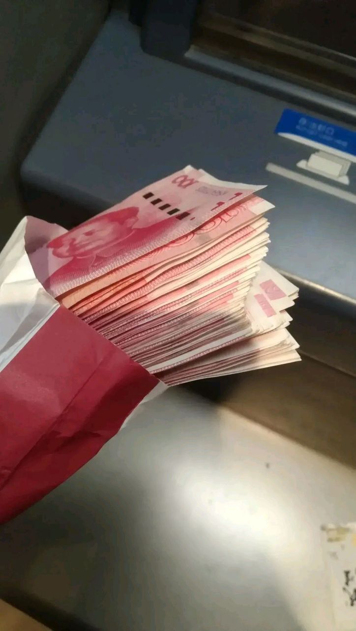啥时候才能存够20w呐,一个月5000块钱的工资,生活在一碗牛肉面25,一碗