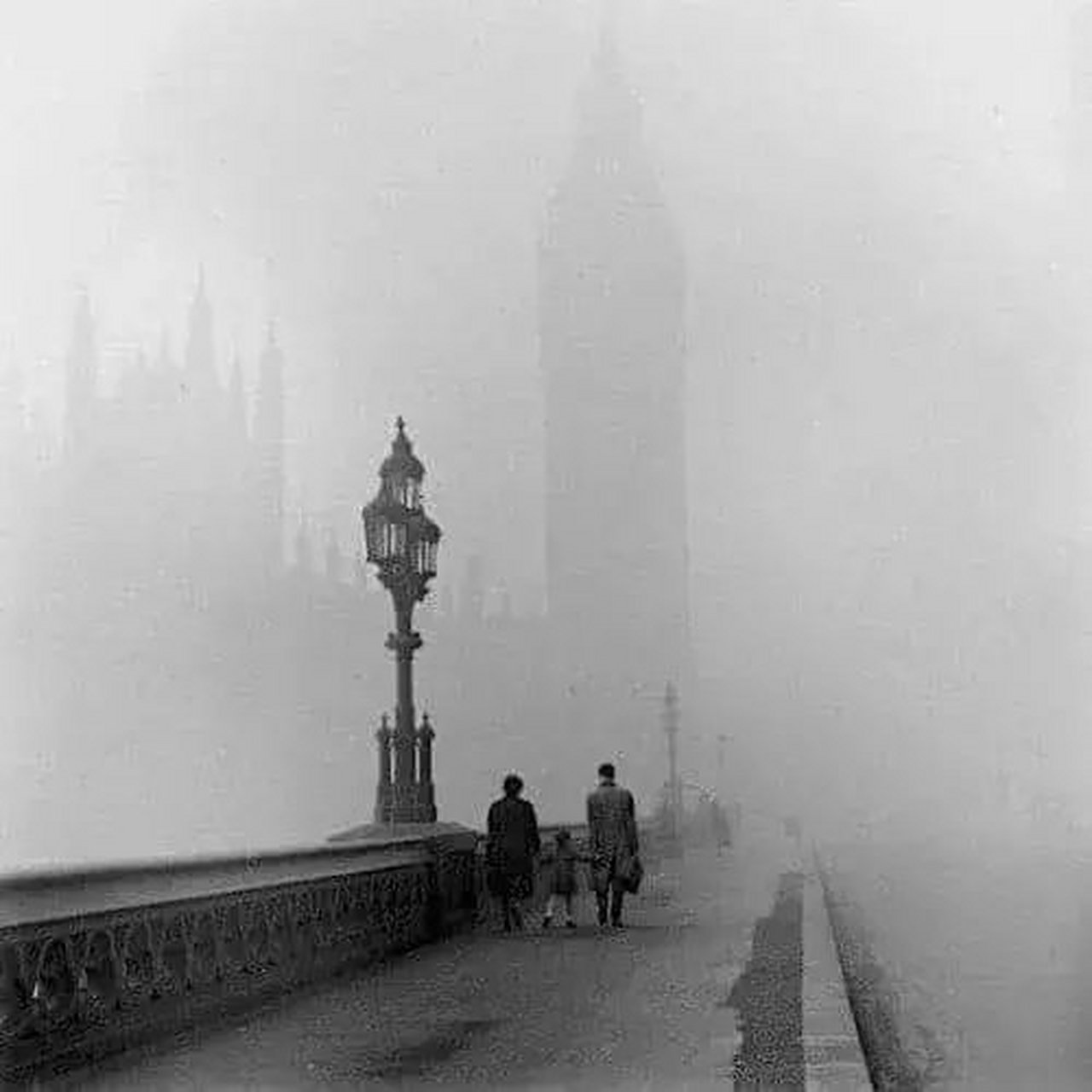 1947年大雾中的伦敦西敏寺大桥