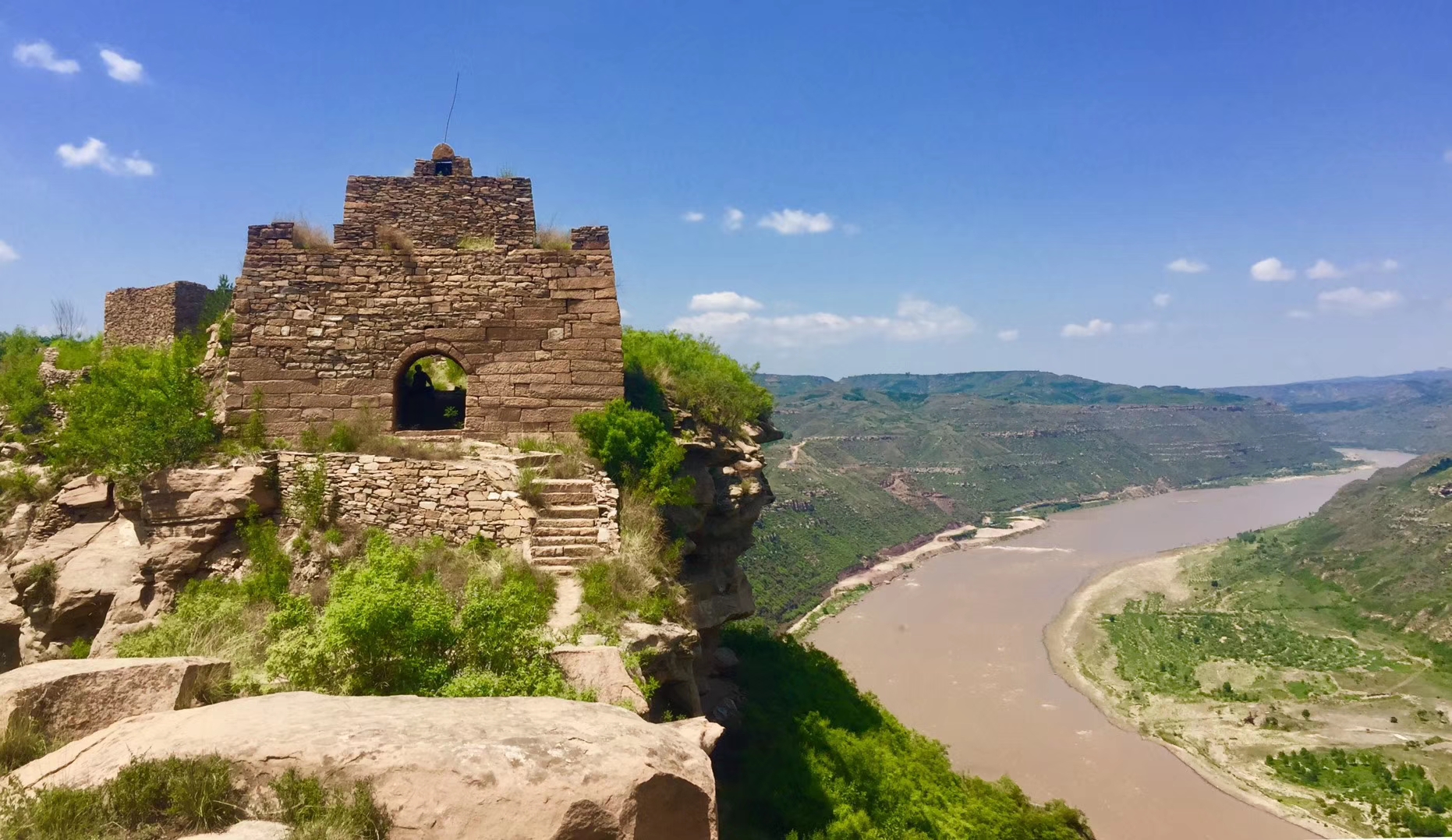 黄河绝壁上的古寨—石堡寨