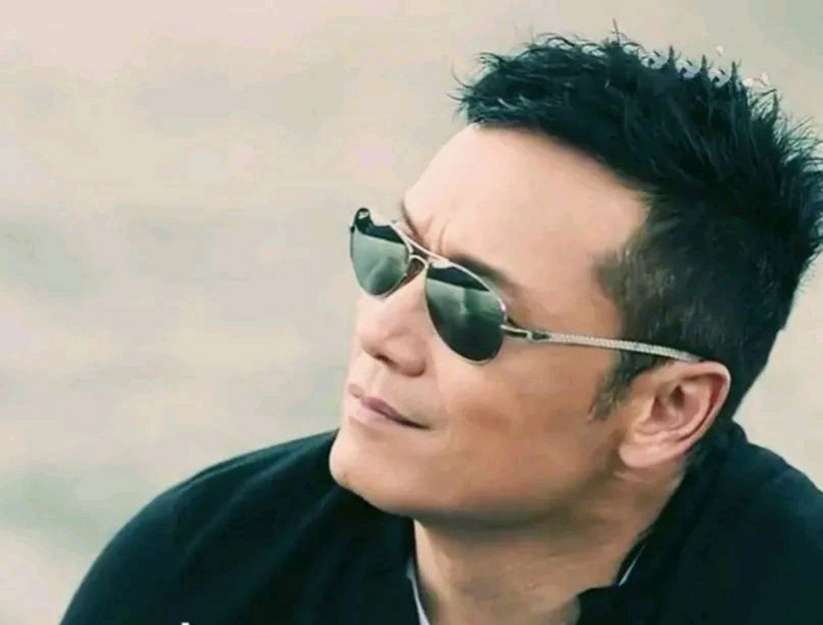 报名参加了tvb艺员训练班,苗侨伟自称当时没有一定要进去当明星的志向