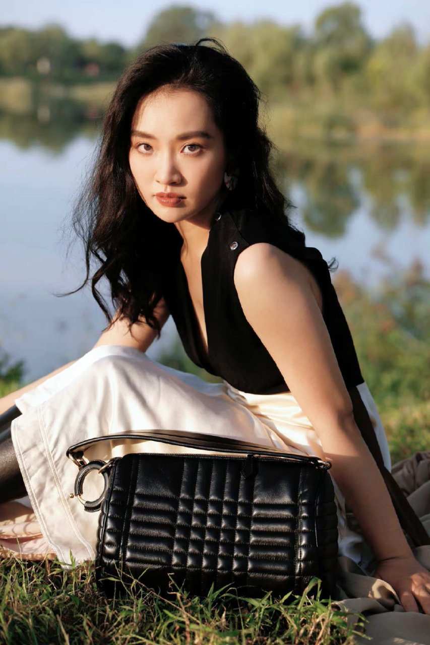 陈芋米# 灵动优雅,尽显清纯魅力