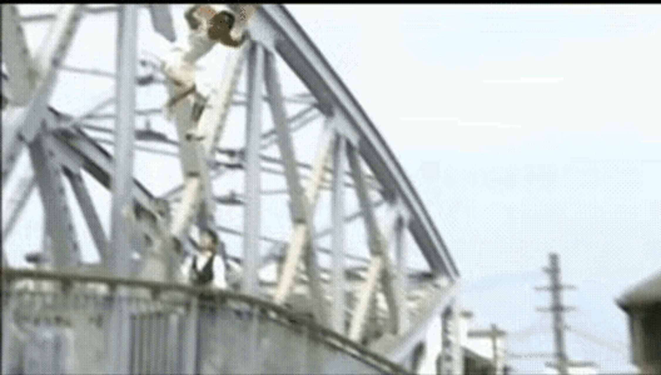 娱乐圈冷知识:《情深深雨蒙蒙》当初依萍经典跳桥一幕是由张晋当替身