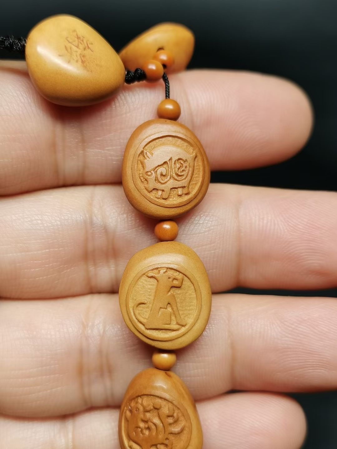 松子雕刻十二生肖