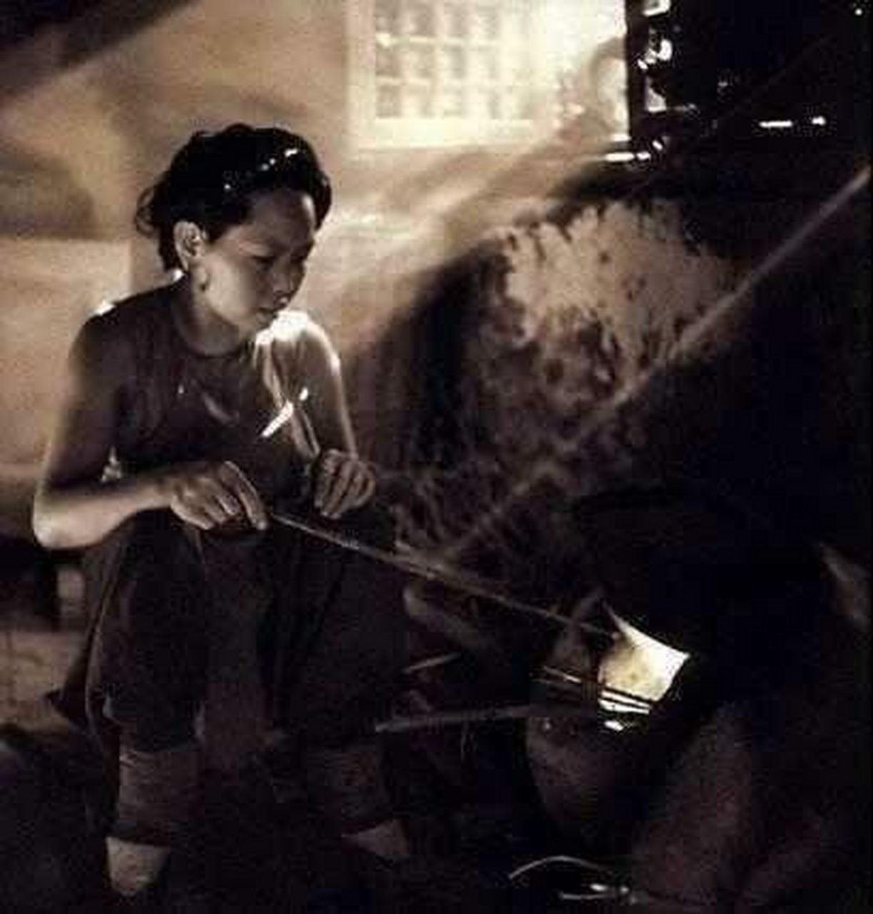 村长说:"阿岩是麻栗坡最美的女人.