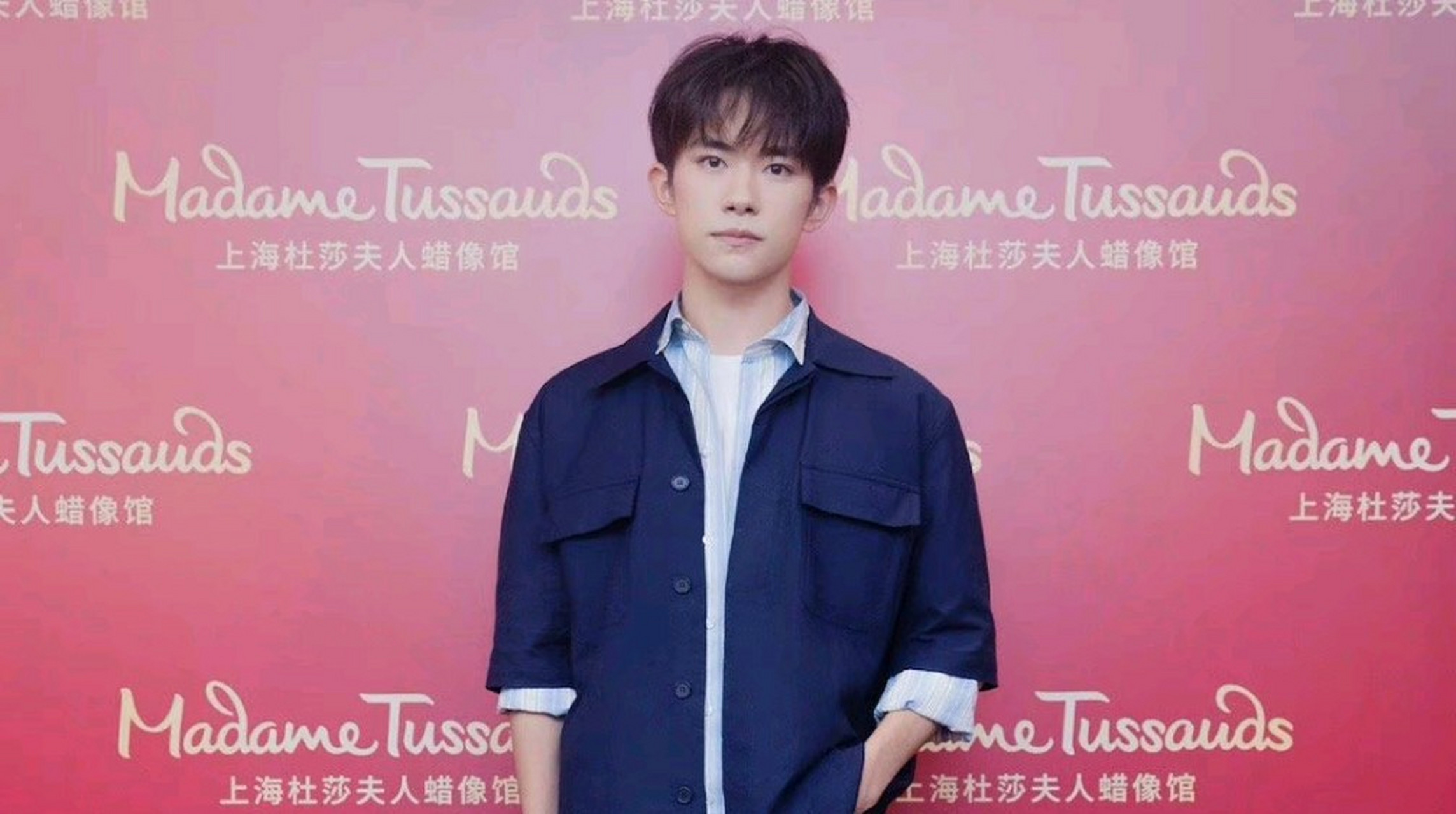 上海杜莎易烊千玺双蜡像#  首位拥有三尊蜡像的00后艺人!