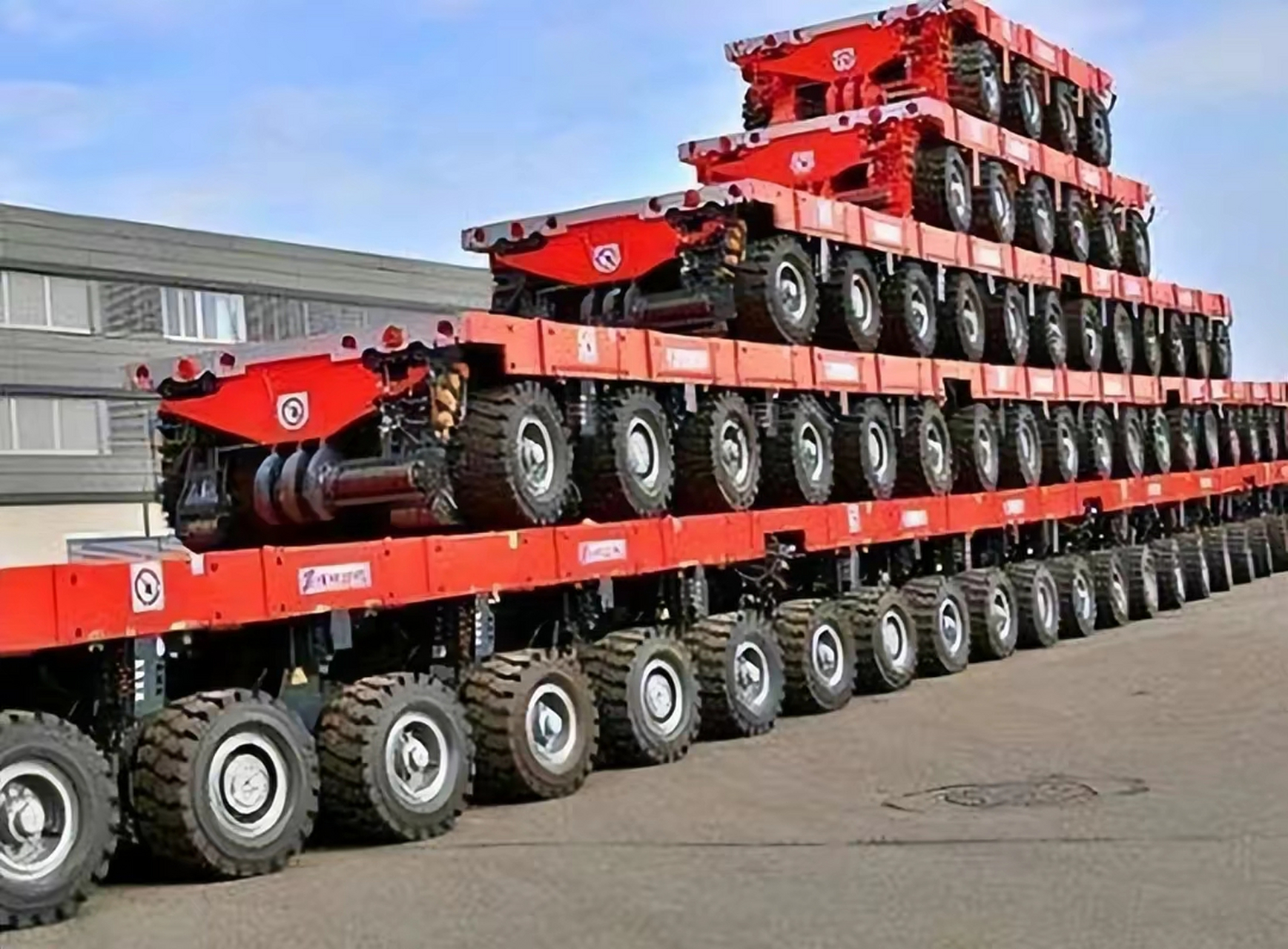 国产模块运输车,1152个轮子可承载50000吨!