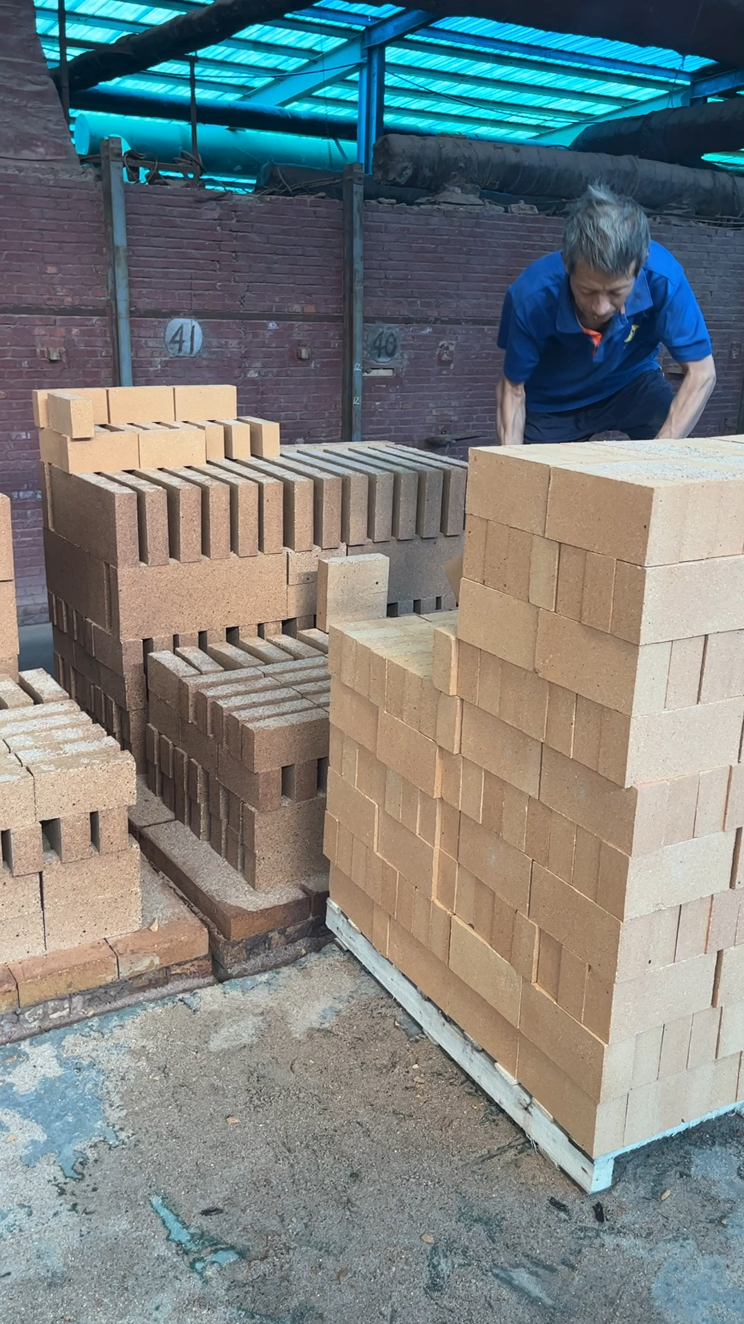 高铝耐火砖出窑山东鑫泰耐火材料-度小视