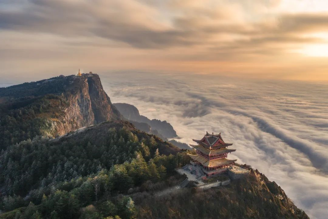 天下名山众多,为什么峨眉能够独秀天下?