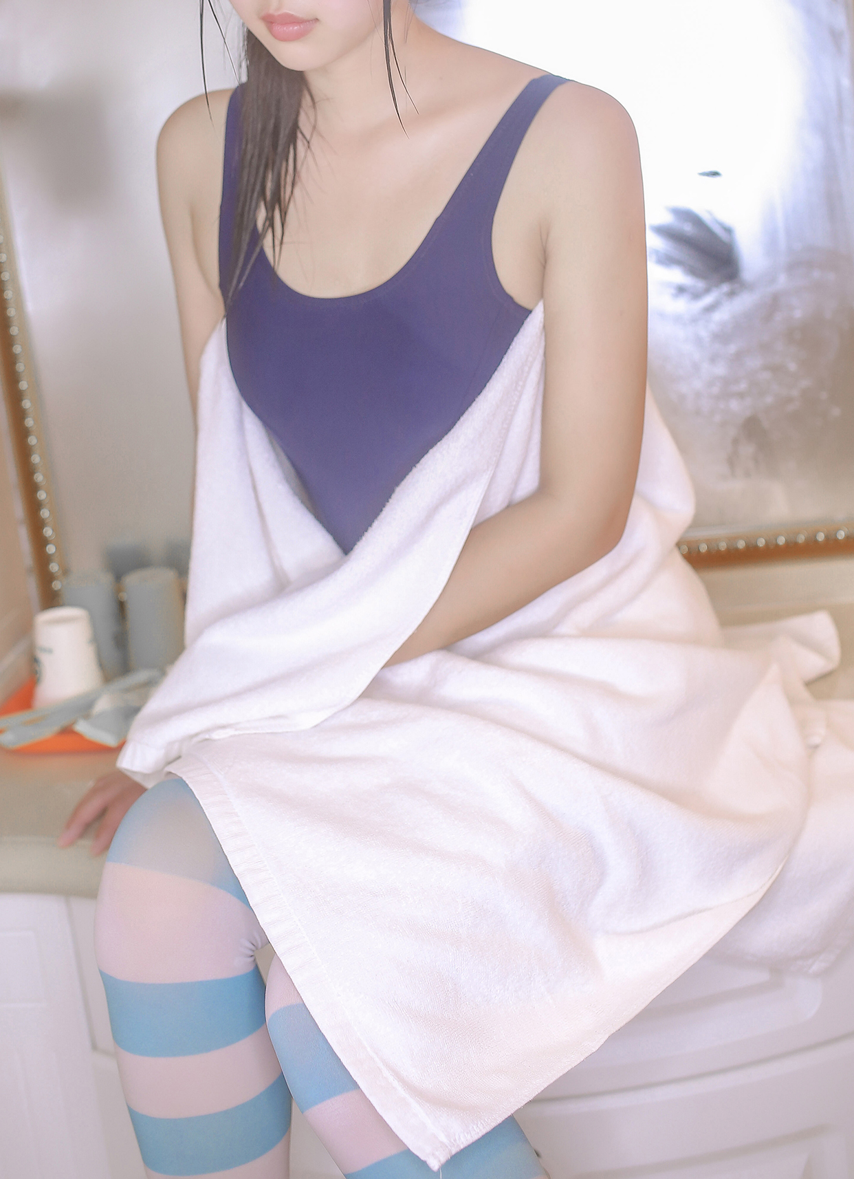 浴室里的蓝白条纹 (38).jpg