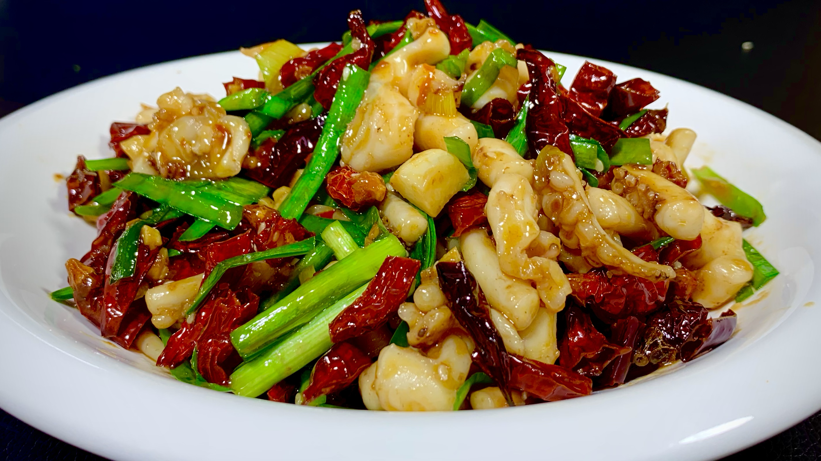 爆炒鱿鱼须你学会了吗?酒店原来这样炒鱿鱼须,岀锅居然这么好吃