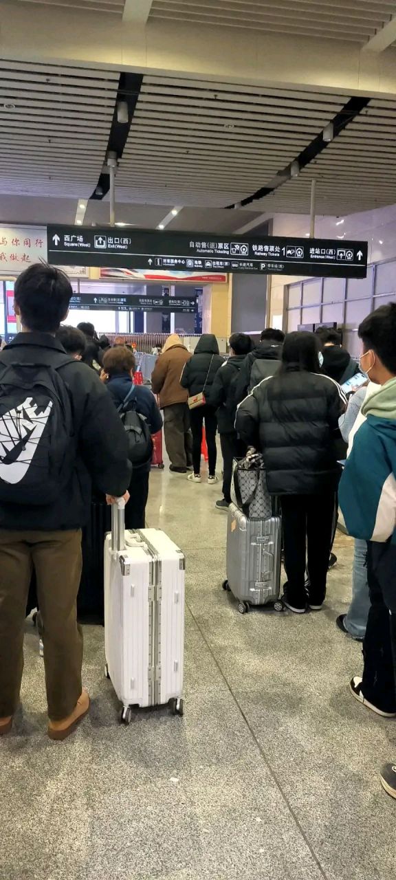 今天上午从广州乘高铁去长沙出差 也是没认真了解长沙政策,下意识以为