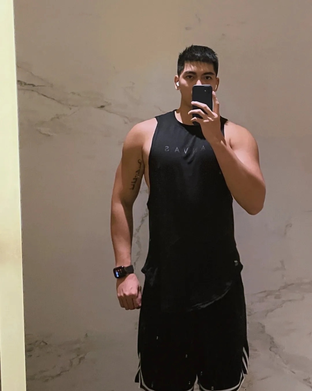 是球服少年也是正装帅男,高帅健壮的男生是你理想的男友身材吗?