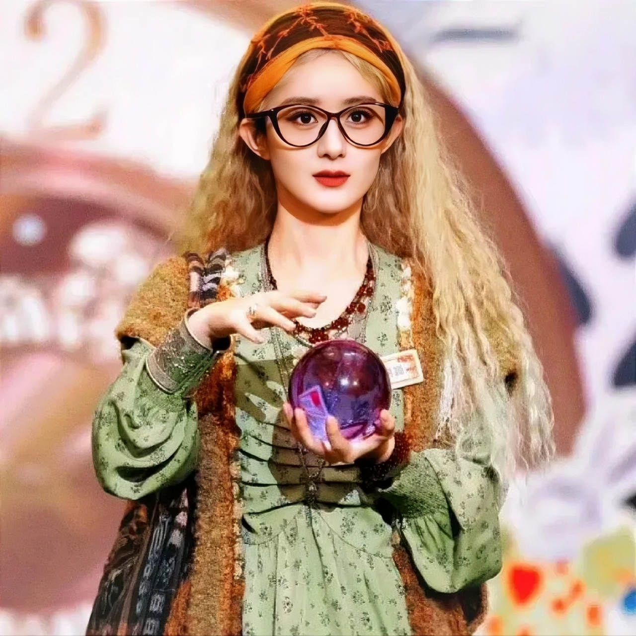 赵丽颖金色羊毛卷造型甜美可爱#明星的那些神图# #惊艳瞬间# #娱乐