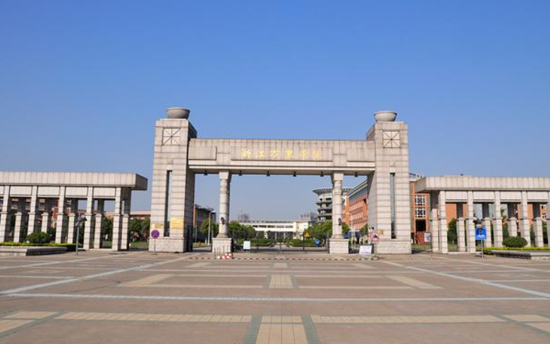 宁波万里学校是几本大学
