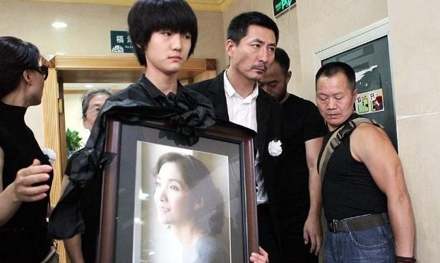 演员李婷,去世10年后,弟弟的做法却让人心寒!