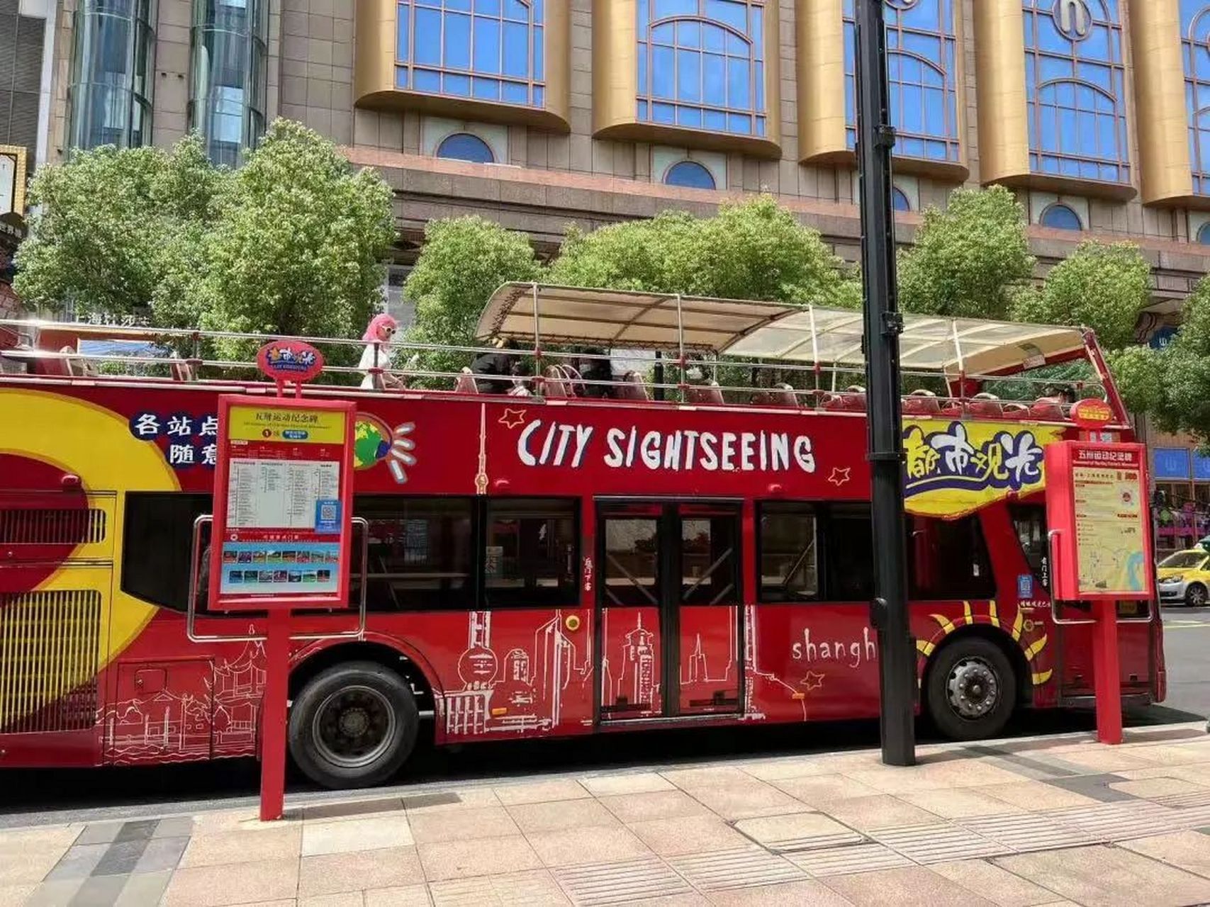 现在只有春秋观光巴士还在运营,据说9月底退休.