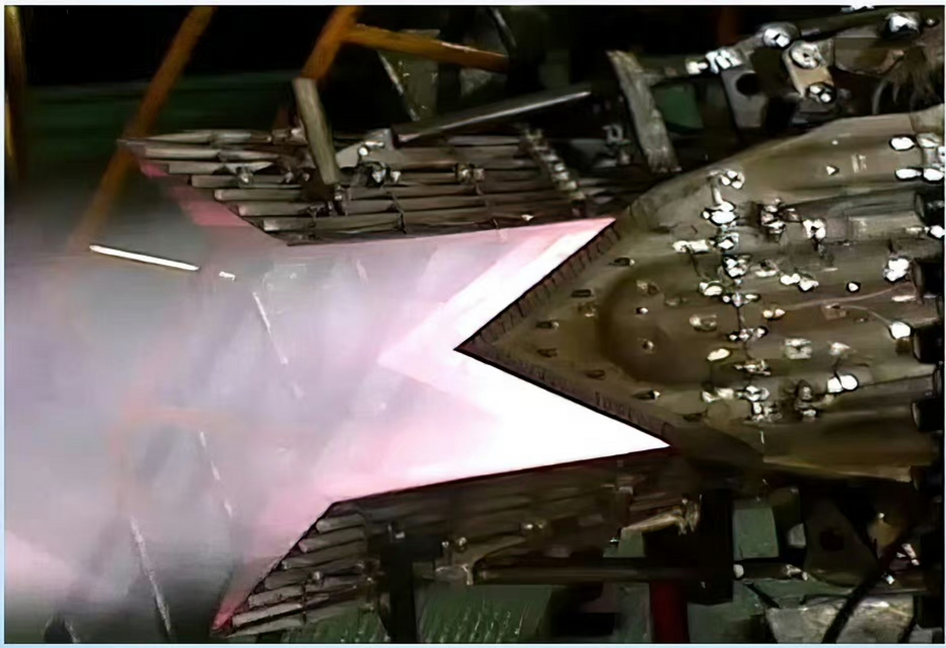 俄罗斯苏57二元矢量喷口!