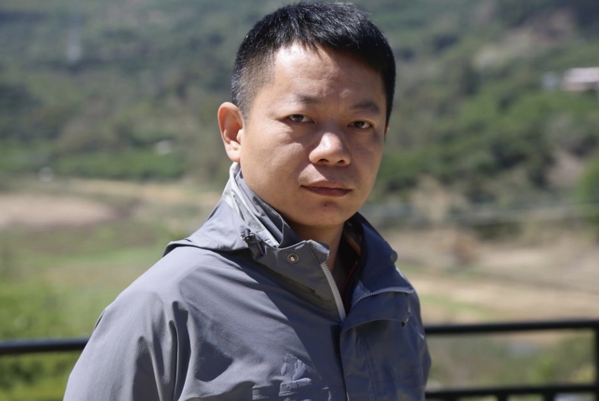 谢争杰的写意花鸟画设色典雅,亦古亦今 谢争杰             1975年生