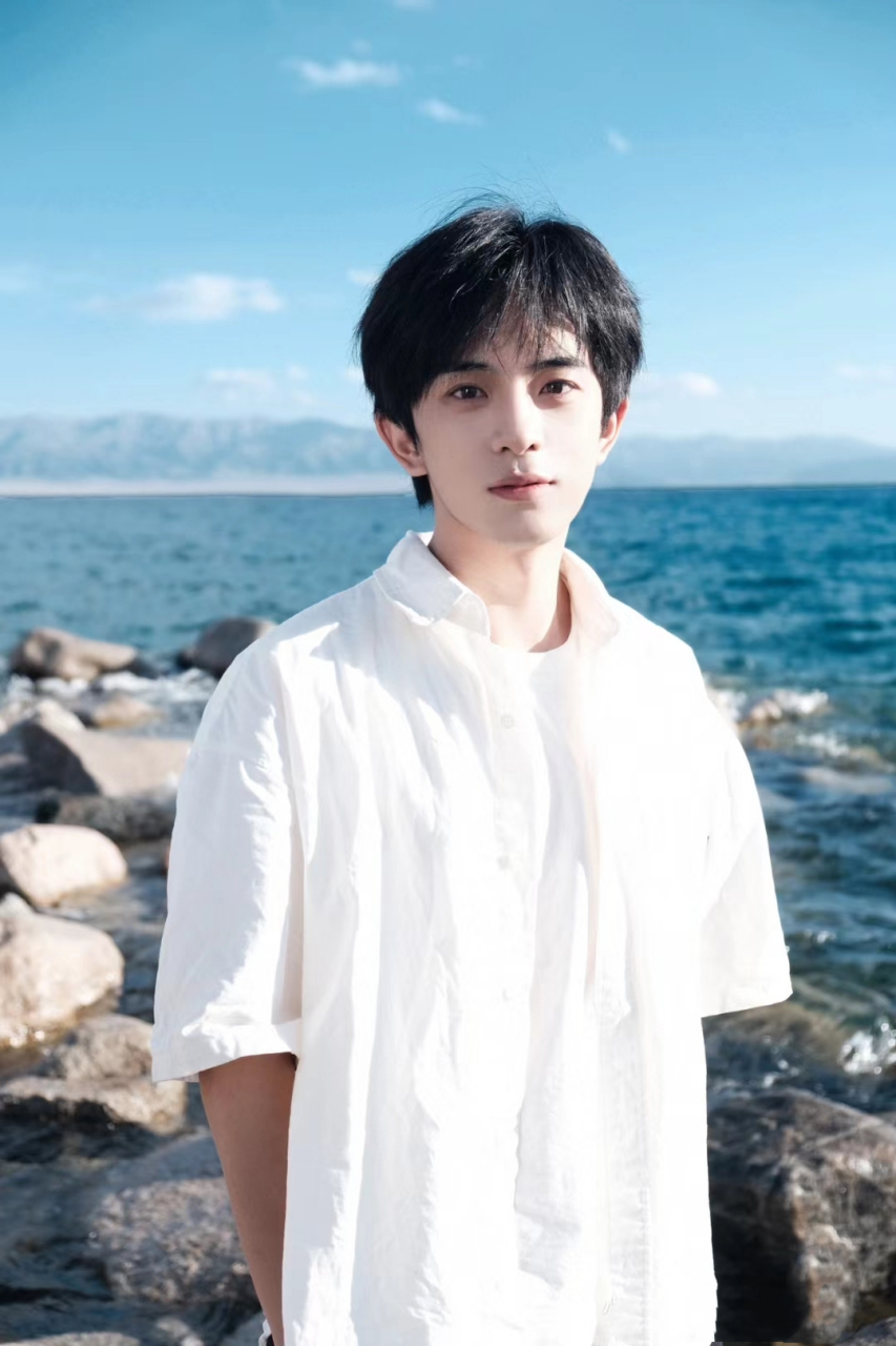 小鲜肉帅哥# #帅哥# #时尚穿搭