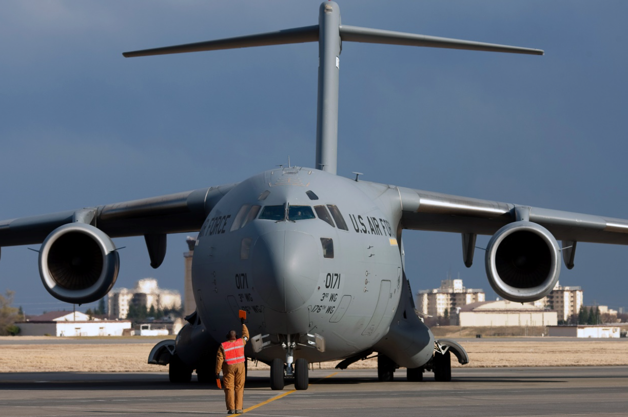 c-17环球霸王,一款唯一能够执行战术战略双任务的大型运输机