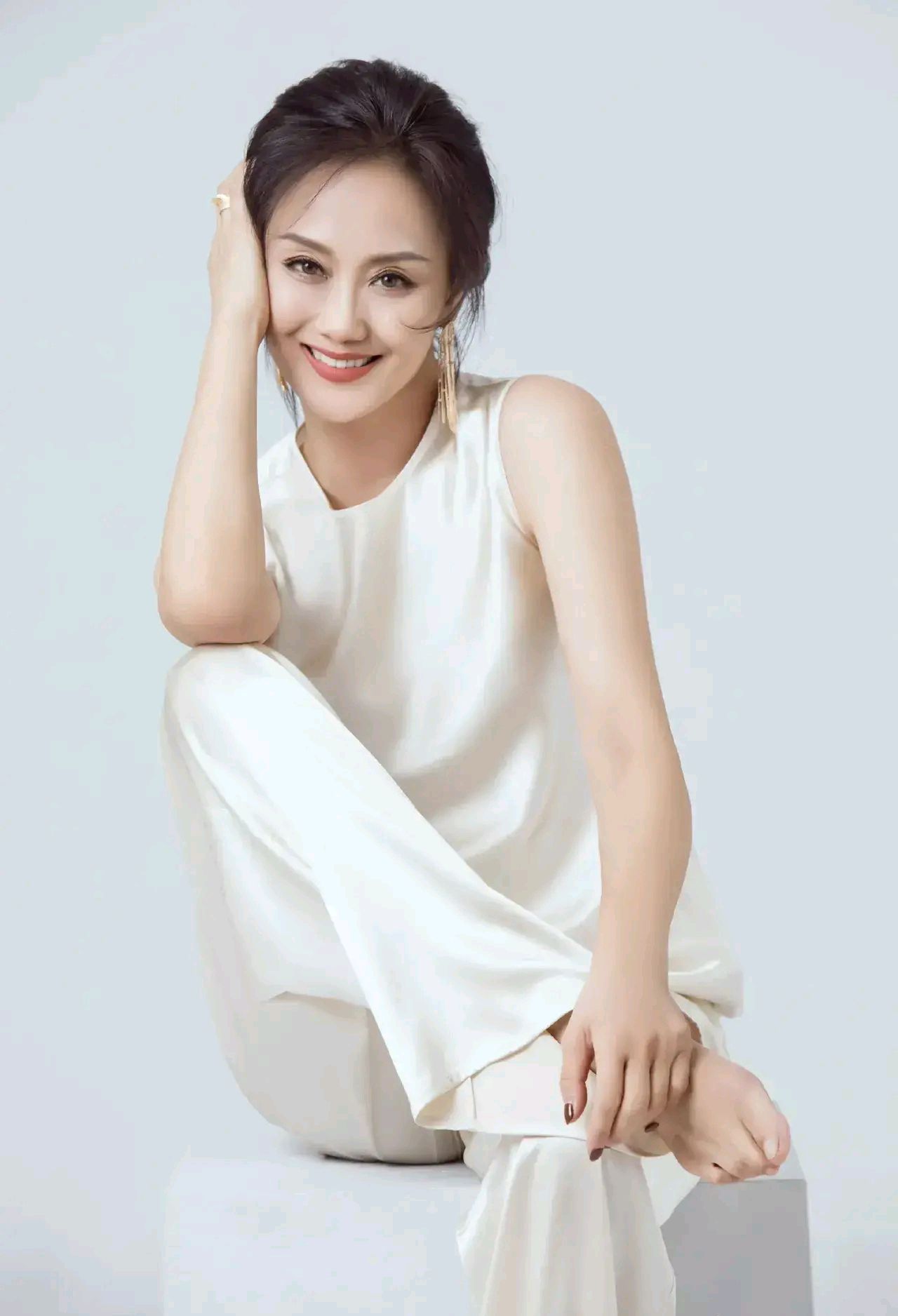 李颖漂亮有气质,真是风情万种