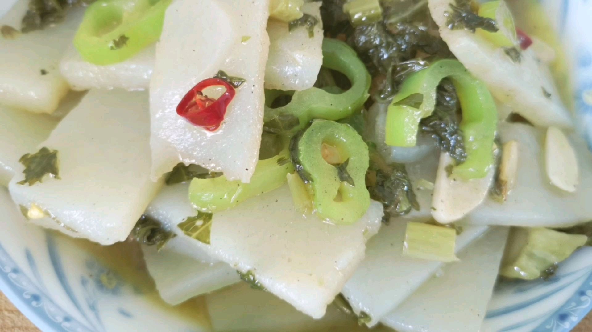 酸菜炒魔芋,酸爽微辣,弹牙爽滑,简单食材简单做,专治没食欲