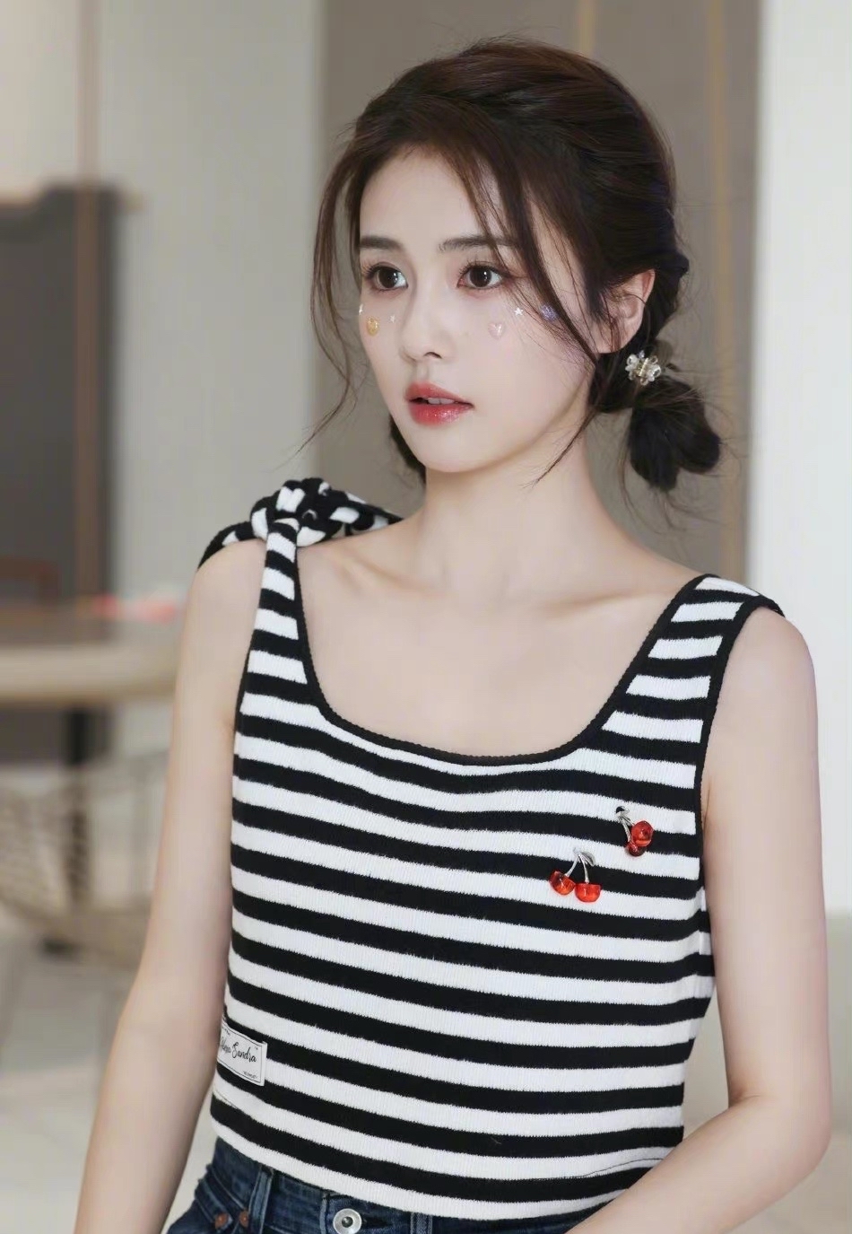 白鹿杂志写真分享,清纯可爱,气质优雅