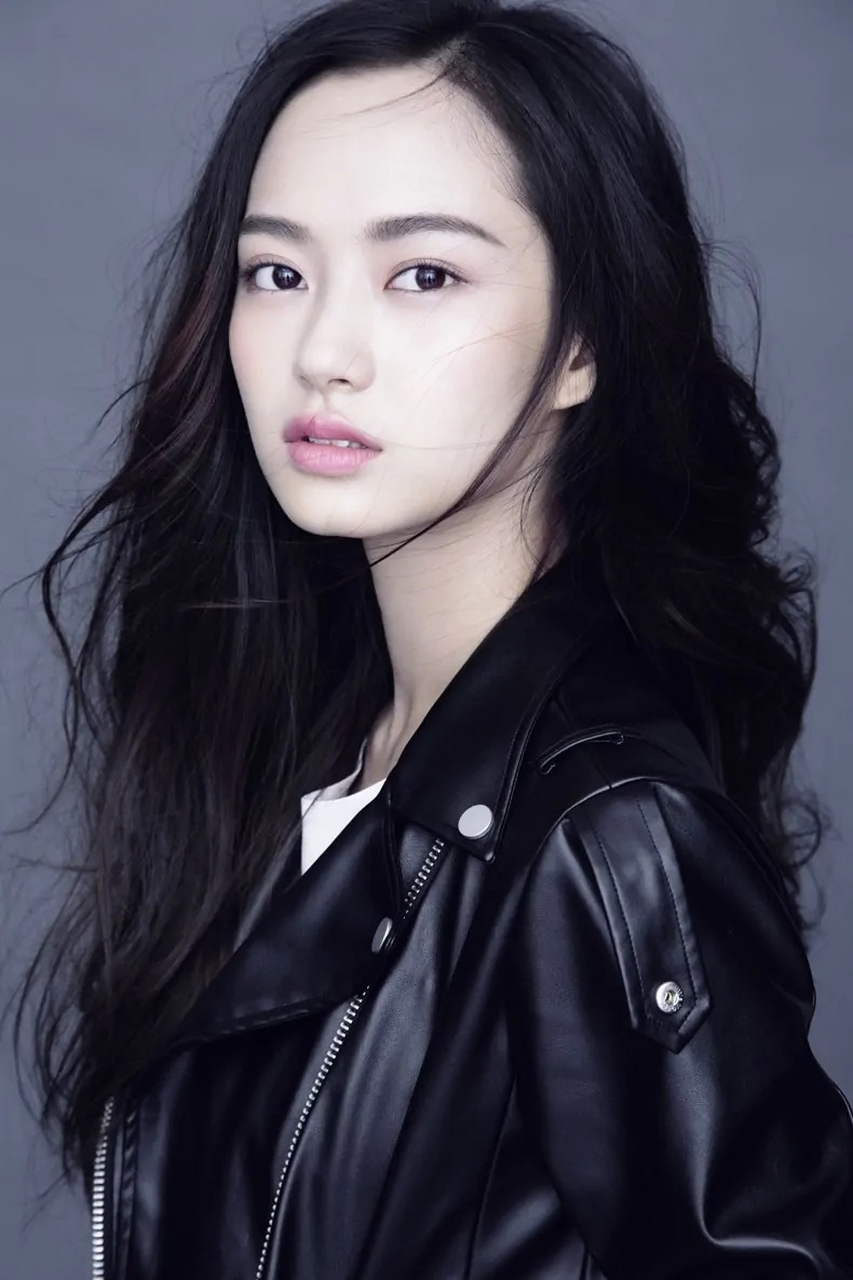 1996年6月30日出生于福建省,毕业于北京电影学院表演系,中国内地女