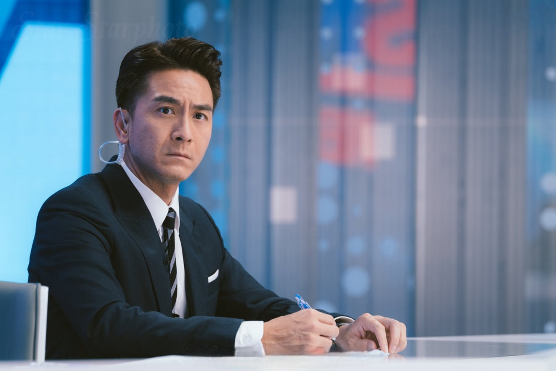 新闻女王# 马国明饰演的梁景仁真是又坏又渣,为了和文慧心斗可以不择