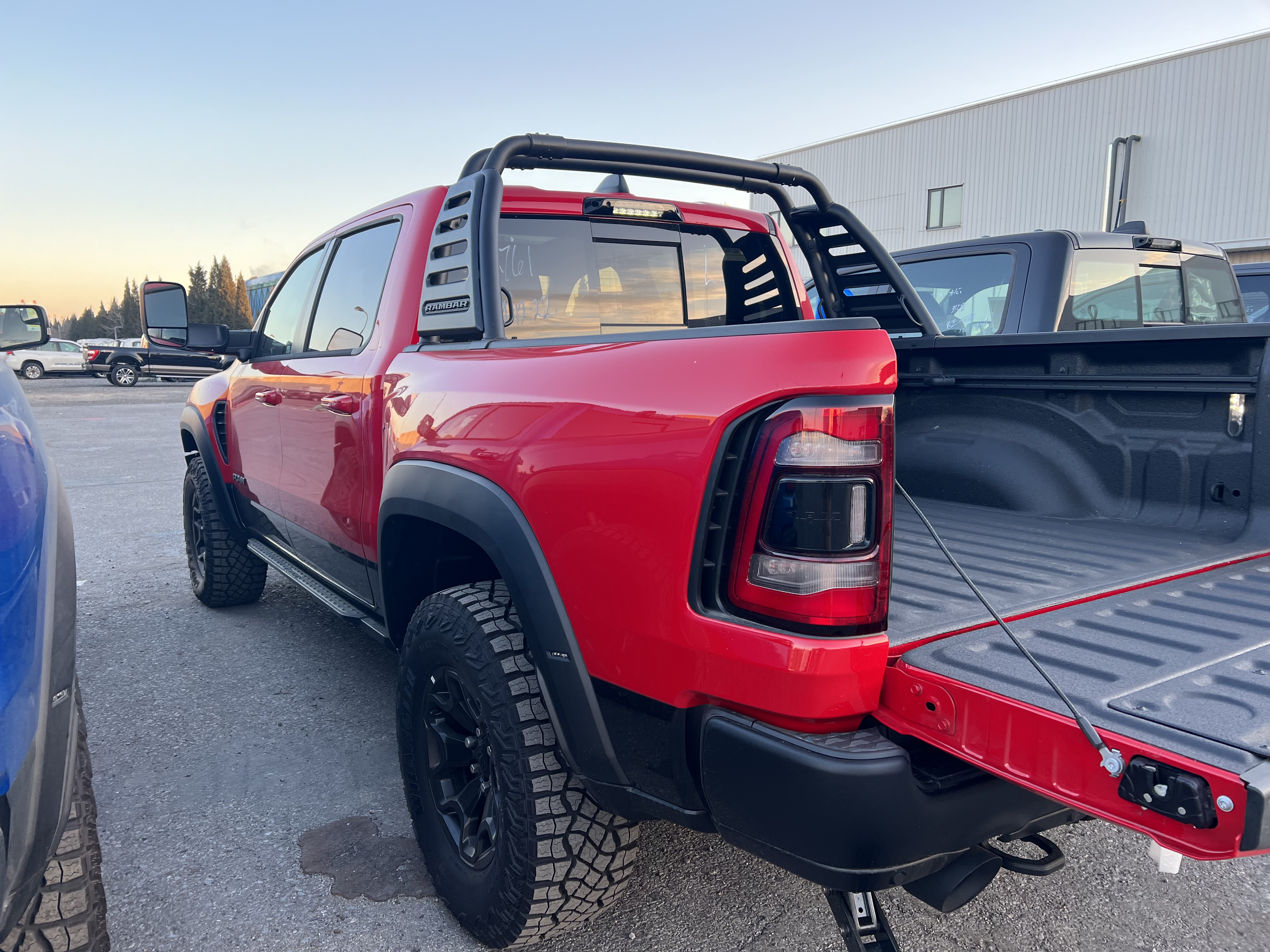 道奇霸王龙皮卡红色二级包满配118万提车