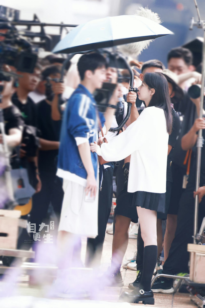 杨紫牛骏峰承欢记拥抱,有偶像剧感觉啊,麦承欢好娇#杨紫# #承欢记