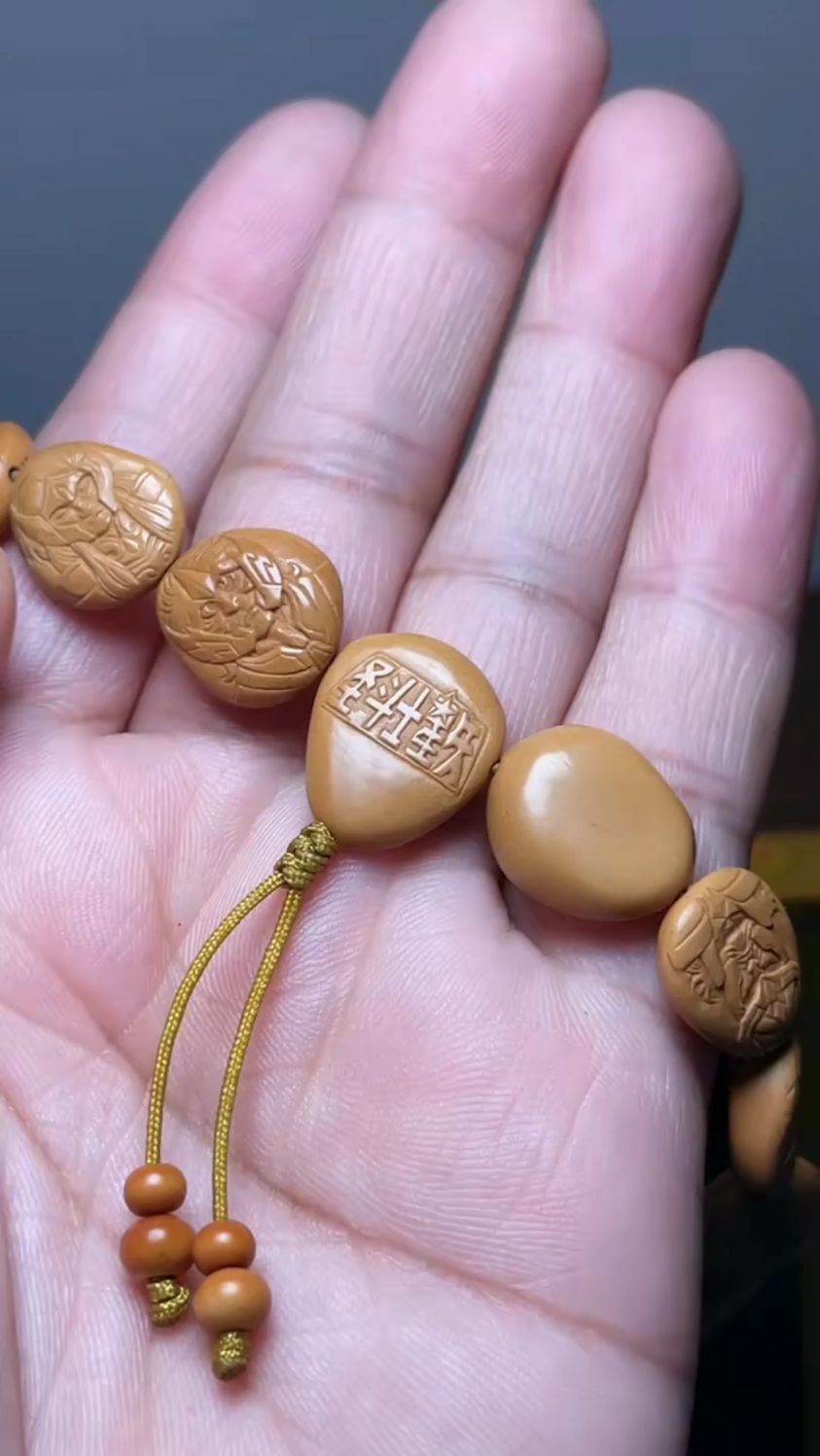 松子雕刻作品欣赏