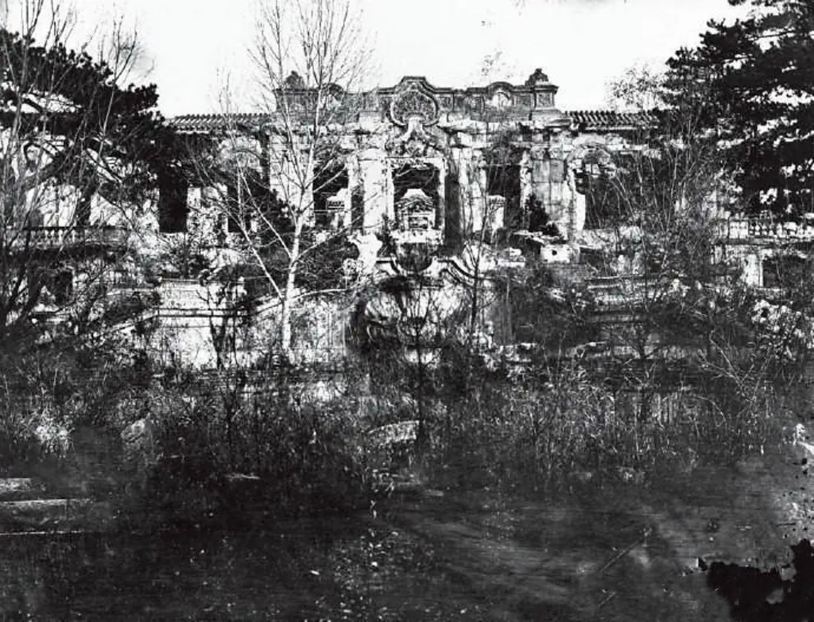 1873年,当时还没完全被摧毁的圆明园