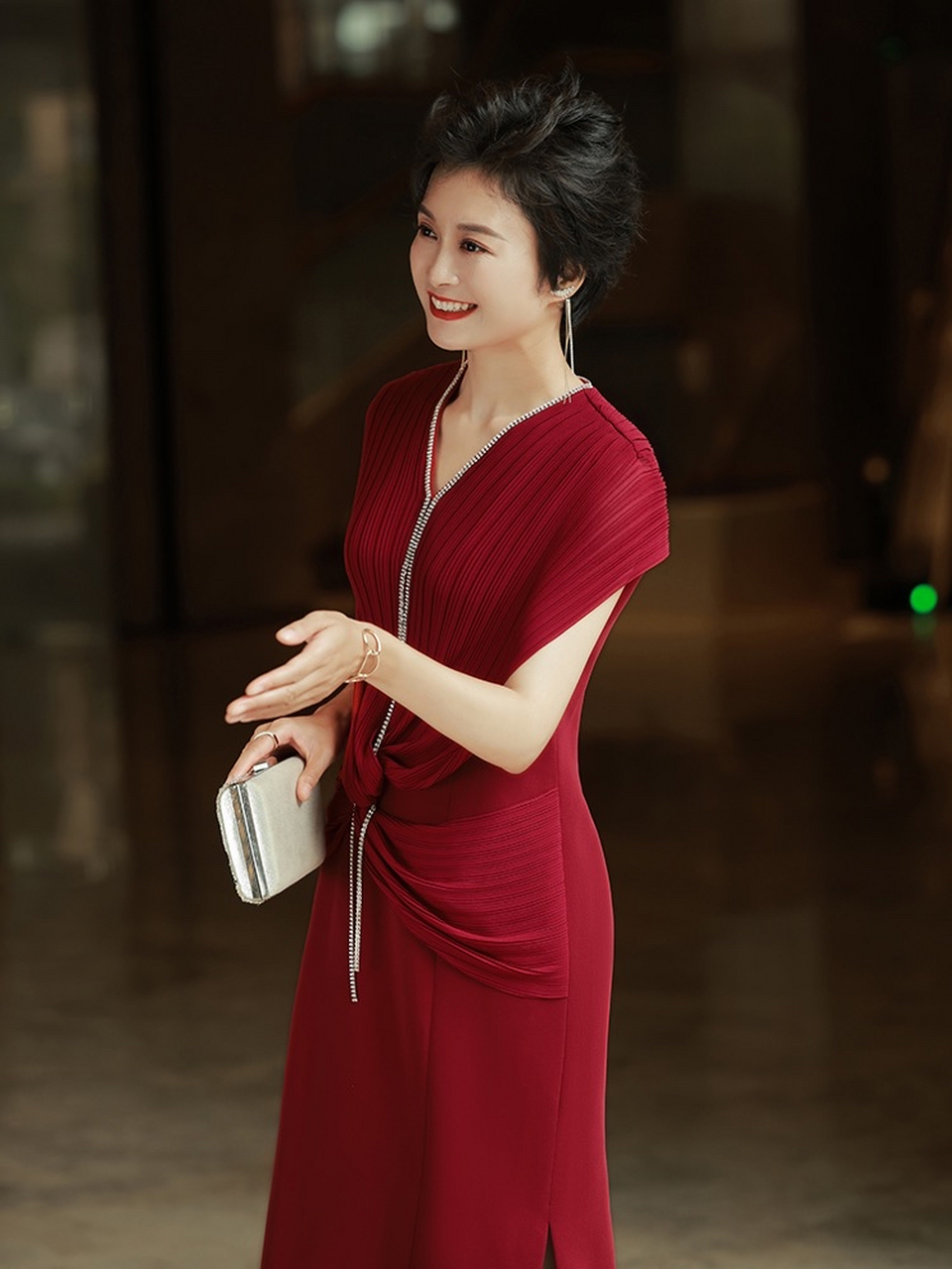 妈妈礼服喜婆婆旗袍连衣裙,高端大气, 包容性强,妈妈们的首选哦.