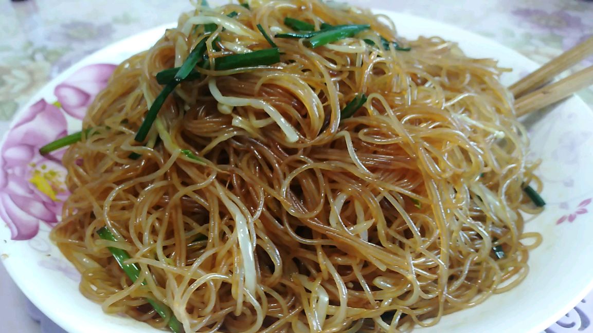 涵妈做一道南方特色炒米粉,根根分明不粘连,做法简单食材又便宜