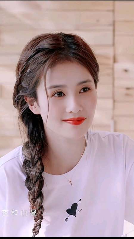 果然是江南女孩,单侧麻花辫真的灵动又温婉~-度小视